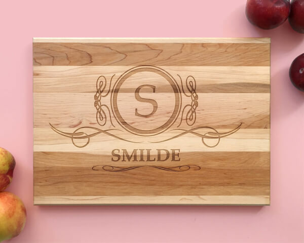 Personalized_and_Engraved_Wood_Cutting_Board_Family_Crest_Name