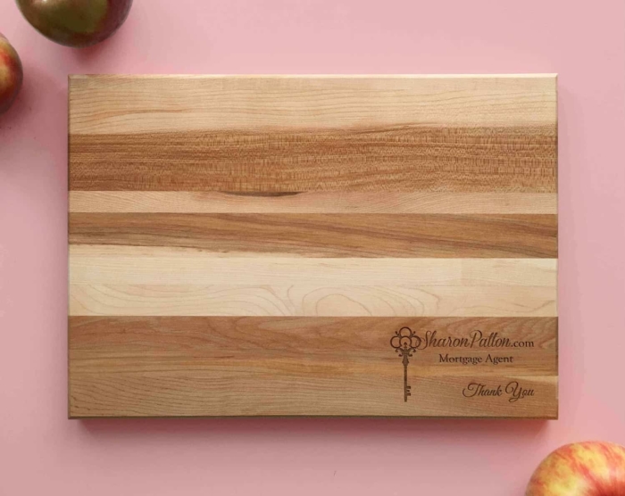 Personalized_and_Engraved_Wood_Cutting_Board_Closing_Gift